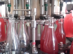 Champagne Jacques SONNETTE - Mise en bouteilles de notre cuvée Rosé Champagne Jacques SONNETTE - Mise en bouteilles de notre cuvée Rosé