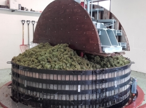 Champagne Jacques SONNETTE - Notre pressoir traditionnel Champagne Jacques SONNETTE - Notre pressoir traditionnel